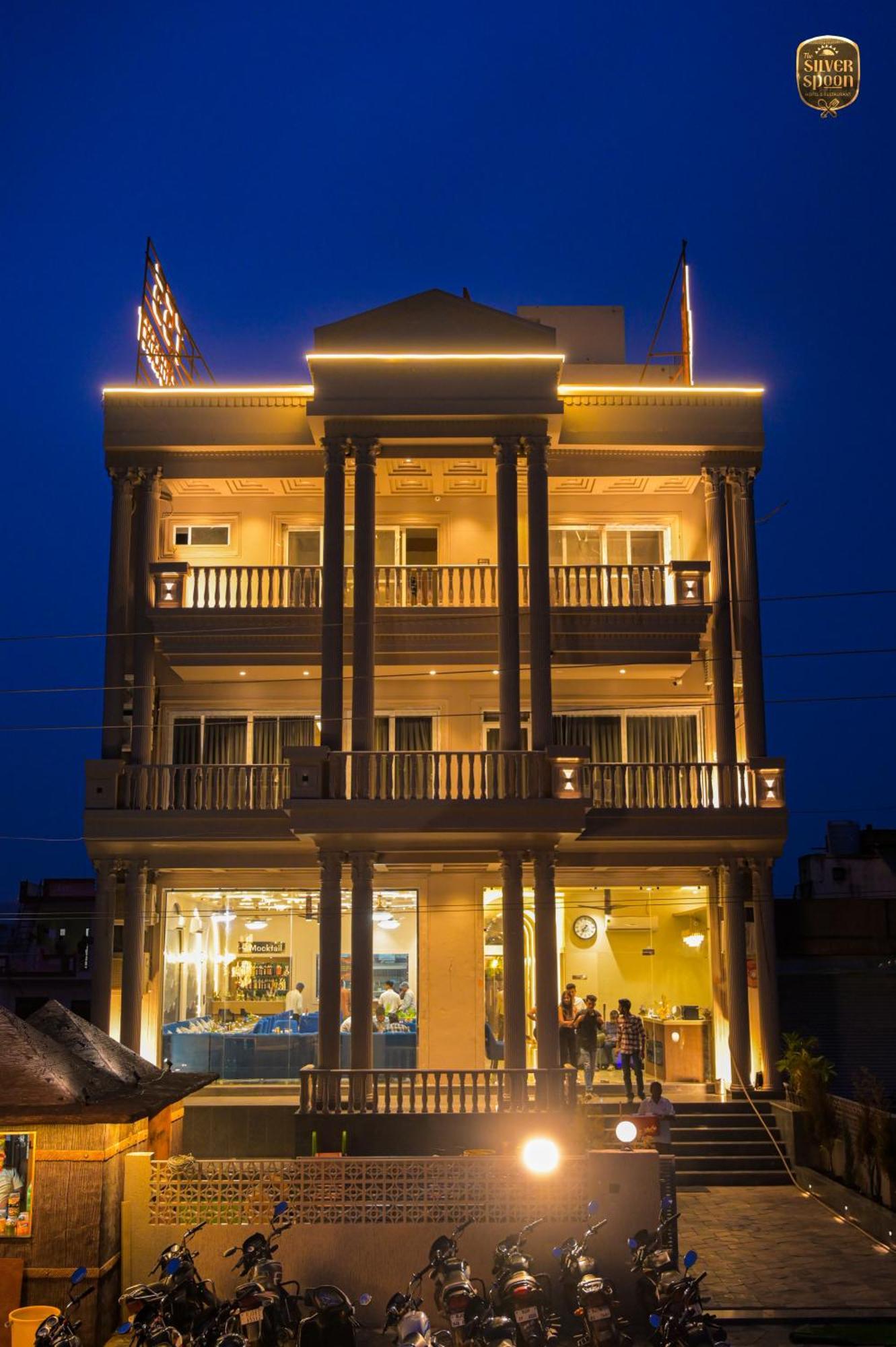 The Silver Spoon Hotel & Restaurant Būndi Exterior foto