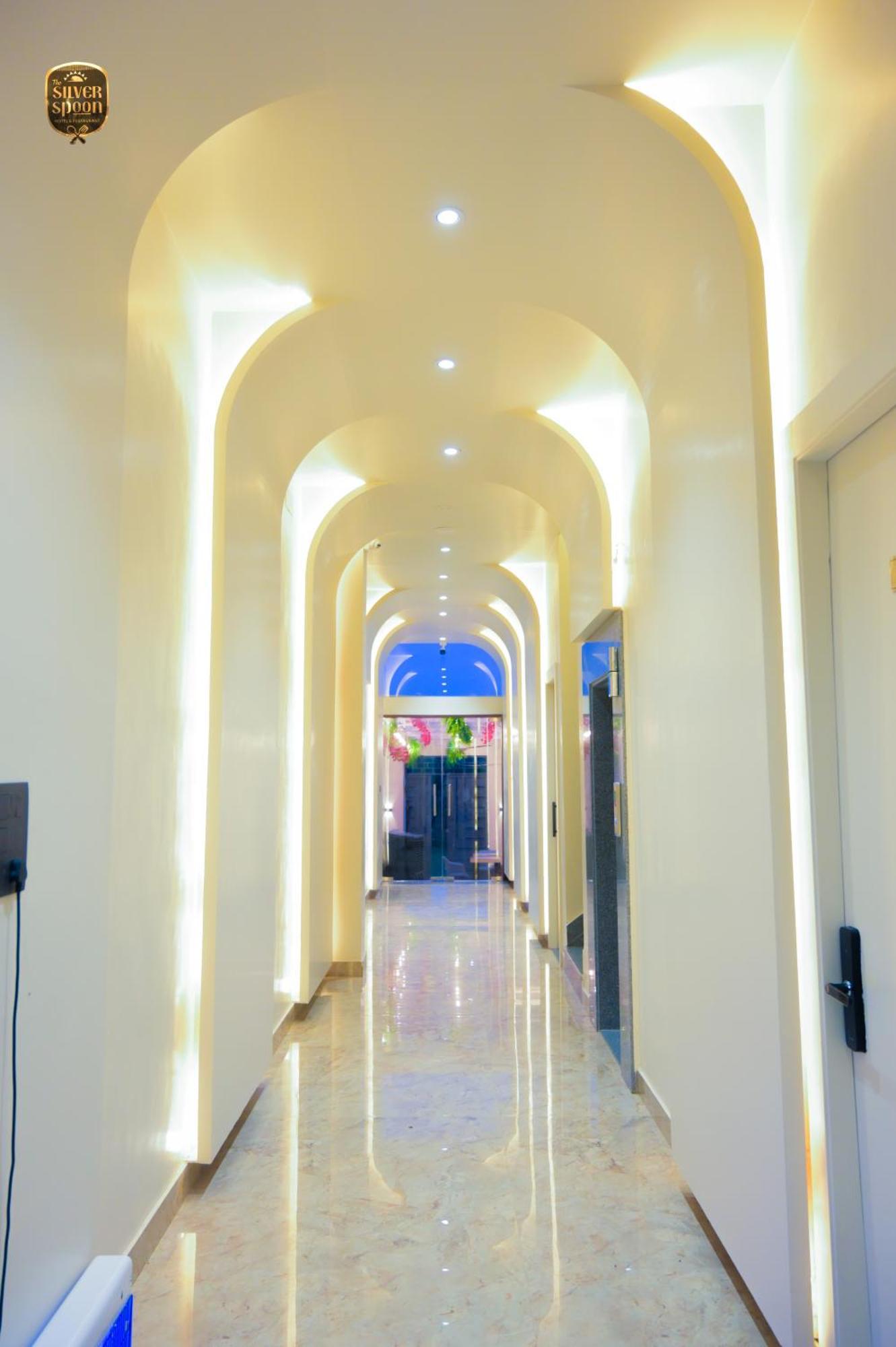 The Silver Spoon Hotel & Restaurant Būndi Exterior foto